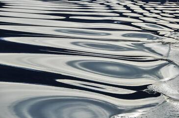 Water relections, Northeast Greenland © Etienne Pierart